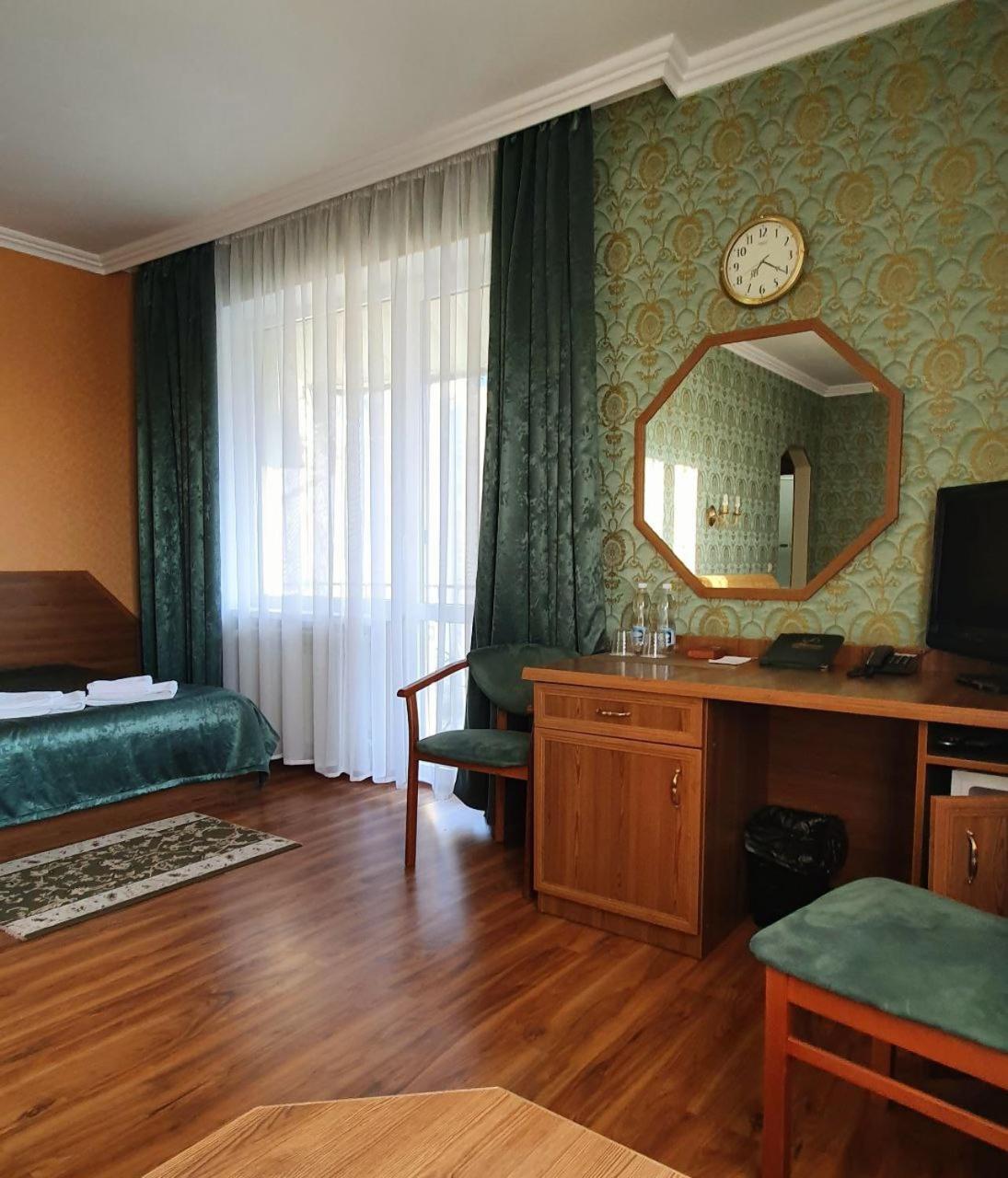Hermes Resort Hotel With Medical Treatment Truskavets Dış mekan fotoğraf
